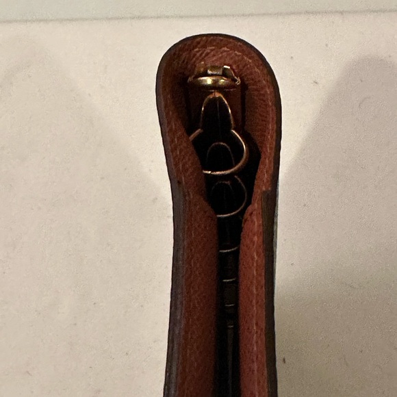 Louis Vuitton agenda with unbranded paper to start your journey. - Picture 10 of 12